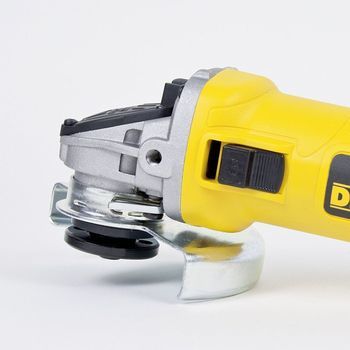 УГЛОВАЯ ШЛИФМАШИНА DEWALT DWE4057 