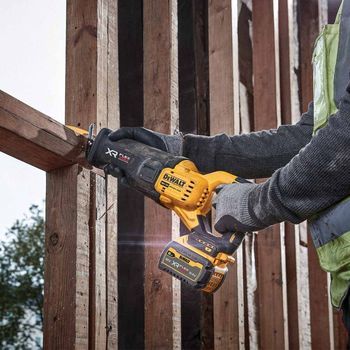 АККУМУЛЯТОРНАЯ САБЕЛЬНАЯ ПИЛА DEWALT DCS386T1 