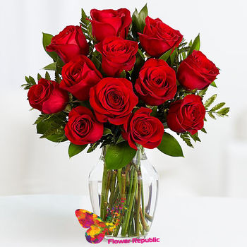 купить Букет из 11 роз в вазе в Кишинёве 