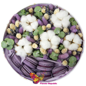 Compozitie de culoarea violet in cuite rotunda cu dulciuri 