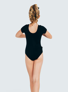 Costum cu mineca scurta 