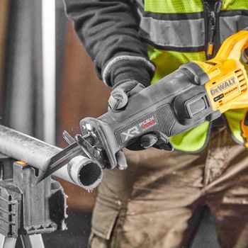 АККУМУЛЯТОРНАЯ САБЕЛЬНАЯ ПИЛА DEWALT DCS386NT 