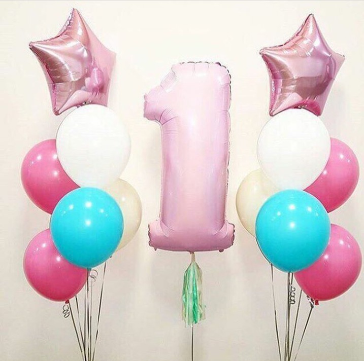 1 год с шарами. Шары на день рождения девочке. Шарики на годик. Композиция из шаров для девочки. Воздушные шары на годик.