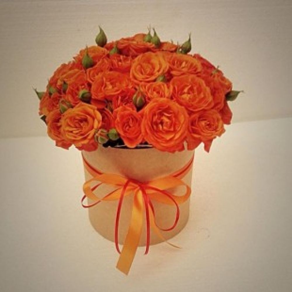 Букет оранжевых цветов. Букет из оранжевых роз. Оранжевые розы букет. Коралловые розы букет. Оранжевые розы в коробке.