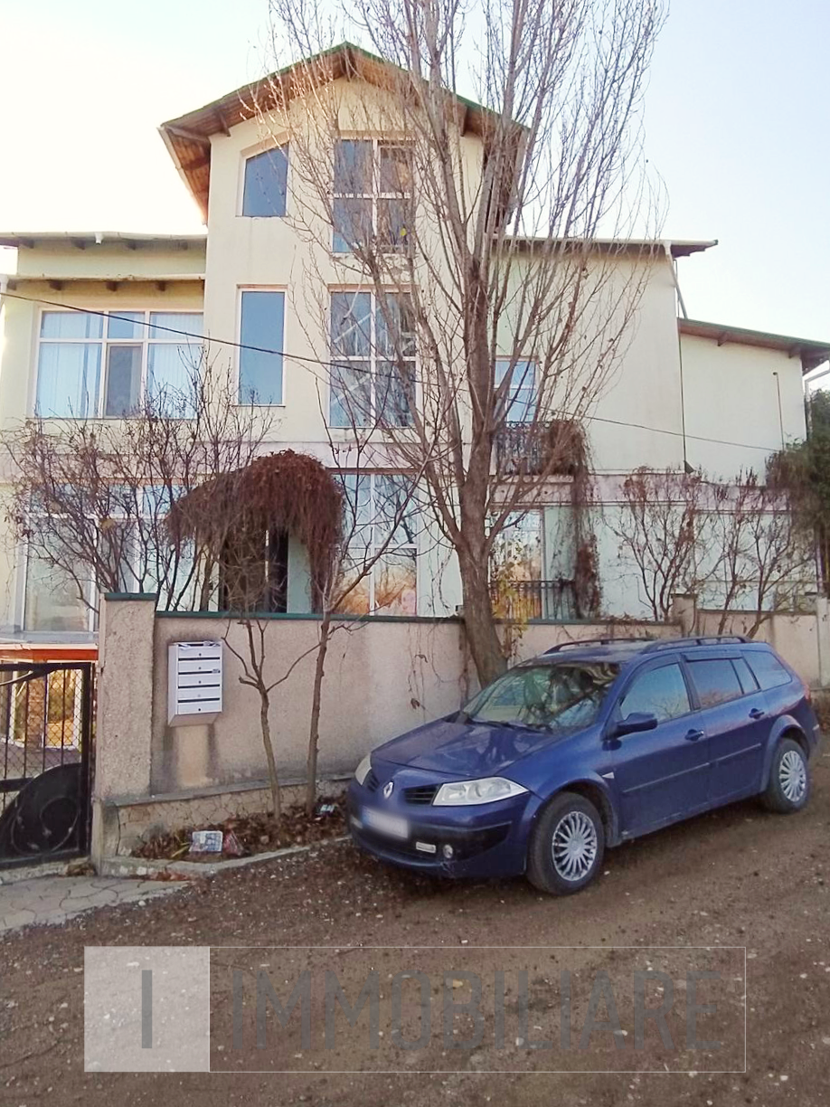 Apartament cu 2 camere+living, or. Ialoveni, str. Traian.