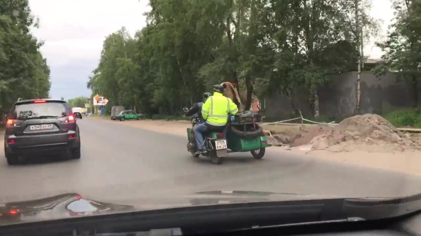 видео мотоцикл с коляской на буксире через кусты