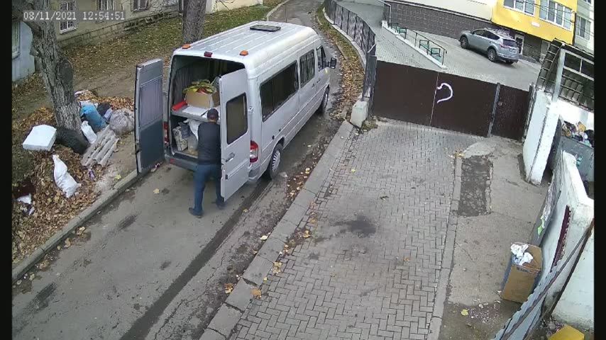 Specificity Alleviation archive Explicația șoferului filmat cum lasă gunoi pe o stradă din Chișinău -  Stiri.md