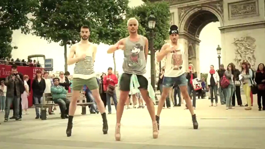 Танец на каблуках мужчины. Мужчины танцуют на каблуках. Танцы мужиков на каблуках. Kazaky клип мужчины на каблуках. Мужчина танцует в клипе.