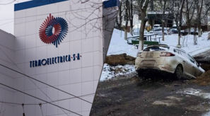 Mașina ajunsă într-o groapă la Ciocana: Termoelectrica vine cu precizări