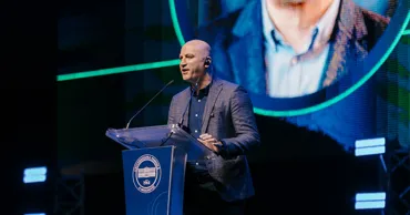 Выпускной бал UTM 2025: maib поддерживает и награждает будущее поколение Ⓟ