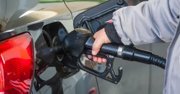 Motorina trece de 32 de lei per litru. Cât va costa benzina joi
