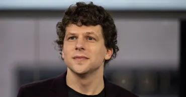 Actorul american Jesse Eisenberg va dona un rinichi unei persoane necunoscute