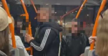 Мужчины, напавшие в троллейбусе на девушек из-за русского языка, найдены