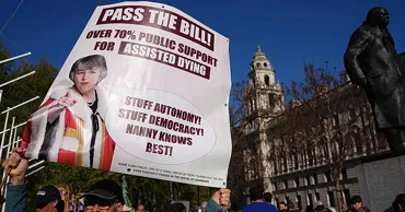 Закон о легализации эвтаназии в Англии и Уэльсе провалился в парламенте