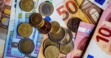 Curs valutar 23 august 2026: Cât valorează un euro și un dolar