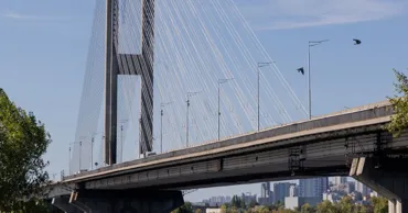 Rusia a atacat de patru ori în 24 de ore unul dintre principalele poduri din Kiev