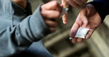 Deputată: Prevenirea consumului de droguri trebuie să înceapă din copilărie