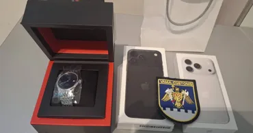 Два пассажира рейса из Стамбула рискуют лишиться часов и смартфонов