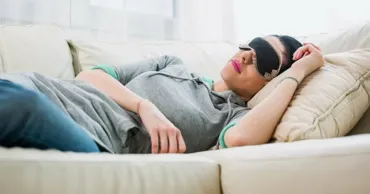 Studiu: Somnul regulat din timpul zilei scurtează viața