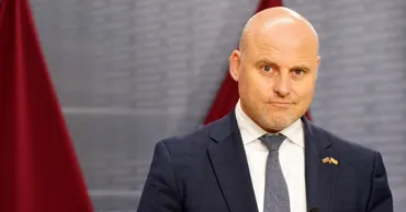 Премьер Латвии: Европейцам стоить пить меньше ради поддержки Украины