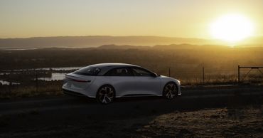 Конкурент Tesla решил выйти на биржу за счет сделки на $24 млрд.