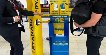 Ryanair вновь повысит бонусы для персонала за отлов пассажиров с чрезмерным багажом