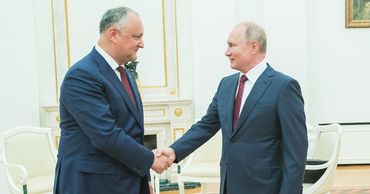 Первым главу государства поздравил его российский коллега Владимир Путин.