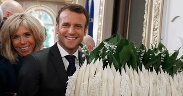 Макрон потратил на покупку цветов 600 тысяч евро и вызвал гнев французов.