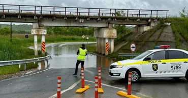Circulația pe Podul Negrești este blocată din cauza inundațiilor