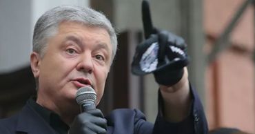 Порошенко заявил о риске попадания украинцев в "московское стойло"