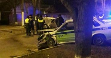 В Приднестровье пьяный водитель протаранил машину дорожных инспекторов.