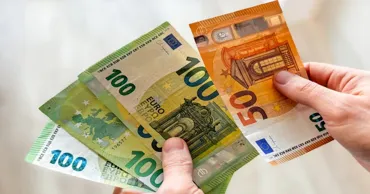 Curs valutar 4 iulie 2026: Cât valorează un euro și un dolar
