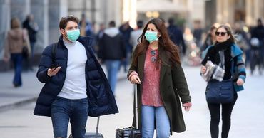 Ученые объяснили, почему людям сложно соблюдать социальную дистанцию.