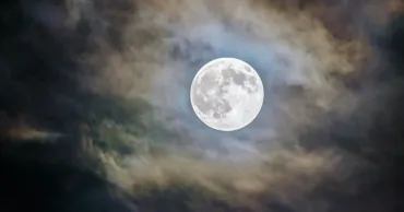Impactul asteroidului 2024 YR4 cu Luna ar putea provoca o ploaie de meteoriți pe Pământ