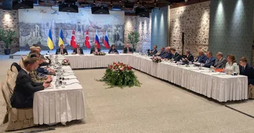 Delegația ucraineană comunică cu cea rusă în cadrul negocierilor prin intermediul unui traducător