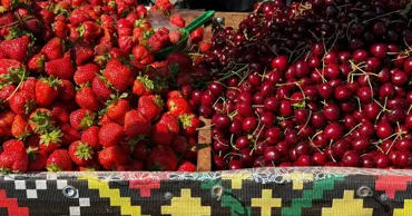 Piețele s-au umplut de fructe și legume de sezon. Care sunt prețurile