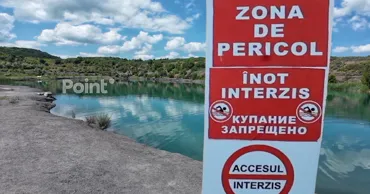 В Наславче отдыхающим перекрыли проезд к Голубому озеру