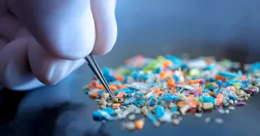 Cercetătorii au creat plasticul care se evaporă la căldură și se reasamblează singur