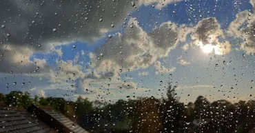 Meteo 25 iulie 2026: Ploi cu fulgere la nord. Ce maxime sunt prognozate pentru astăzi