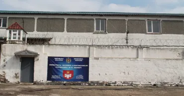 В Бранештах бывший заключённый пытался прорваться в тюрьму на авто