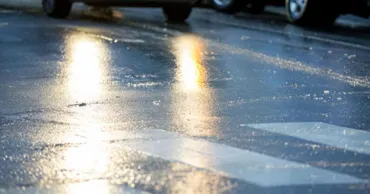 Бельчан призвали не выходить из дома: дороги превратились в каток