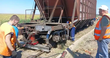 В Кагульском районе завершилась операция по подъему вагонов, сошедших с рельсов