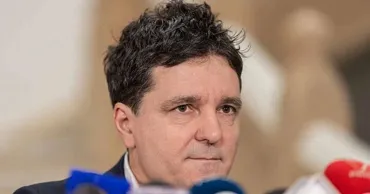 Президент Румынии начинает консультации с партиями после отставки правительства