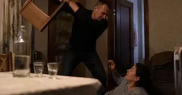 Clipe de groază pentru o femeie: Ar fi fost amenințată și agresată de concubin