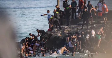 Spania a instalat o barieră pe mare la granița cu Marocul: 67 de migranți au murit