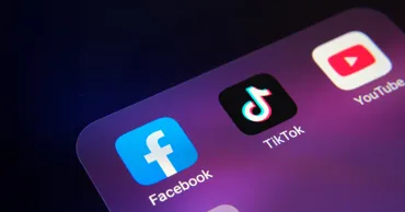 Rețelele sociale ca o capcană: Meta și YouTube, acuzate în SUA că provoacă dependență în rândul copiilor