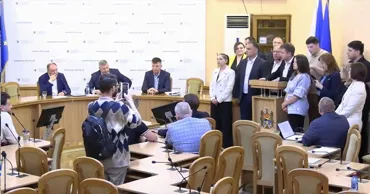 Советник PAS возмутился, что мэра Кишинева нет на заседании, не заметив того в зале