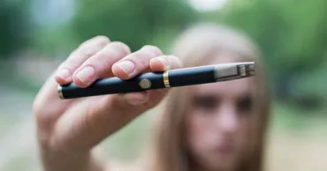 В Молдове электронные сигареты набирают популярность среди подростков