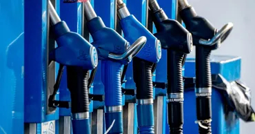 МЭА: Меньше ездить, летать и работать из дома - мир готовится к нефтяному шоку