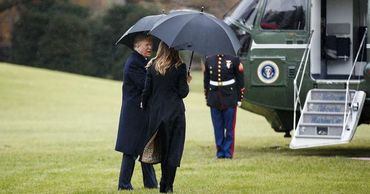 Трамп "забыл" жену перед посадкой в вертолет.